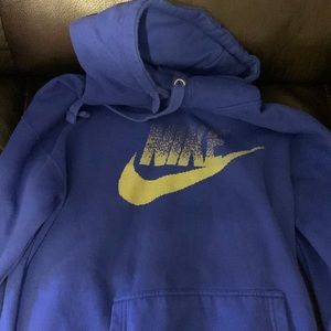 Nike hoodie size M, wash wear
